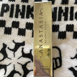NWOT Anastasia Beverly Hill Luminous Foundation